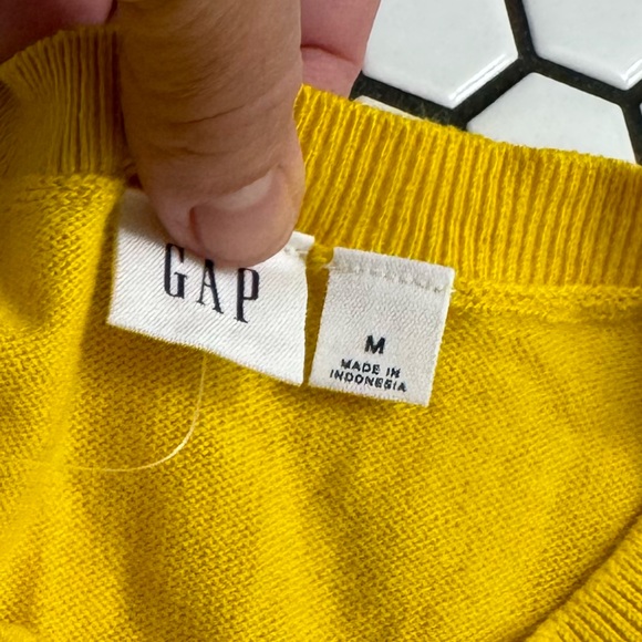 NWT gap button front sweater size medium - Picture 4 of 5